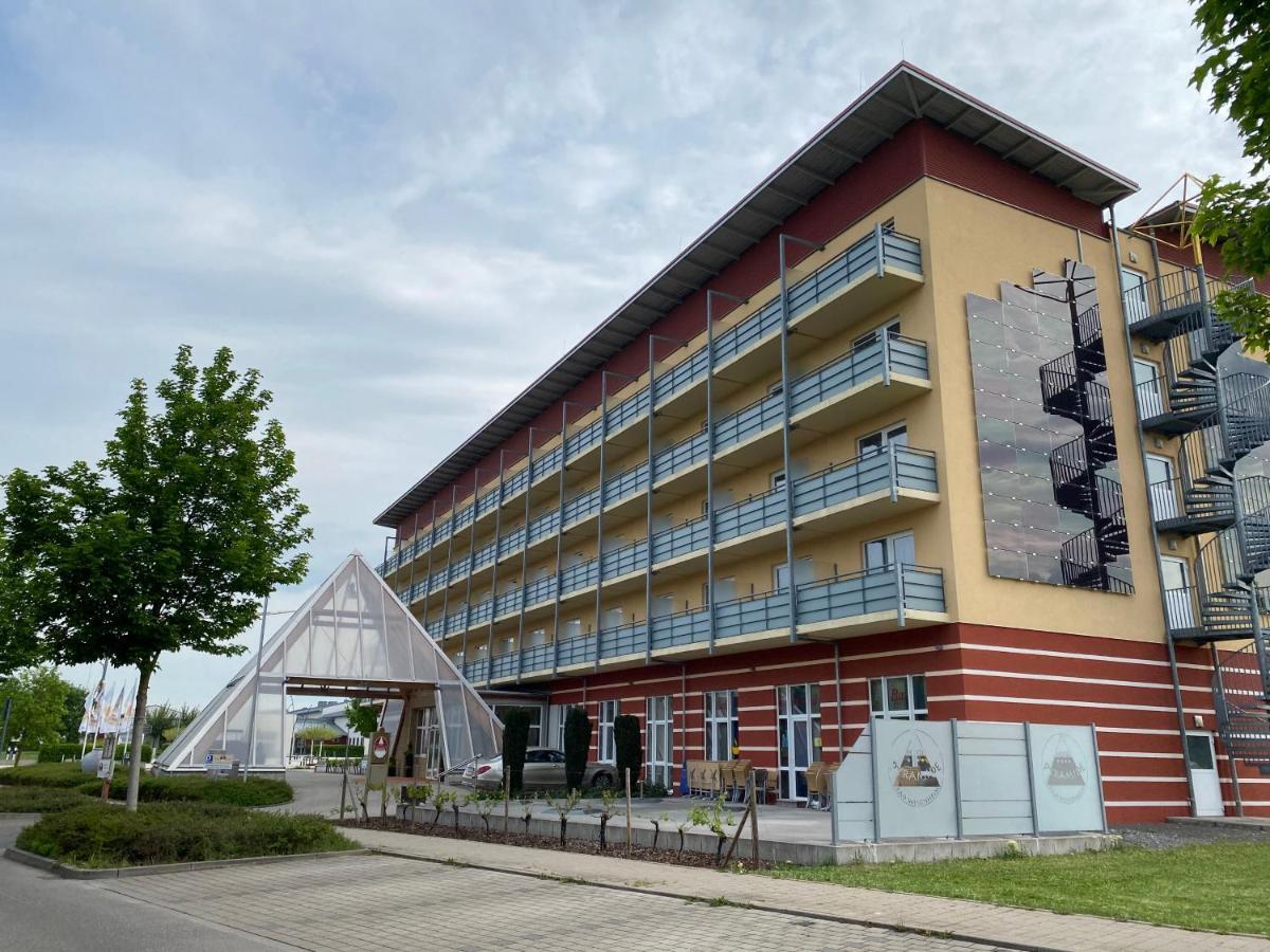 Kurhotel Pyramide באד וינדסהיים מראה חיצוני תמונה